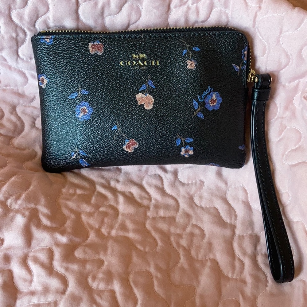 Coach wristlet, EUC - like new!